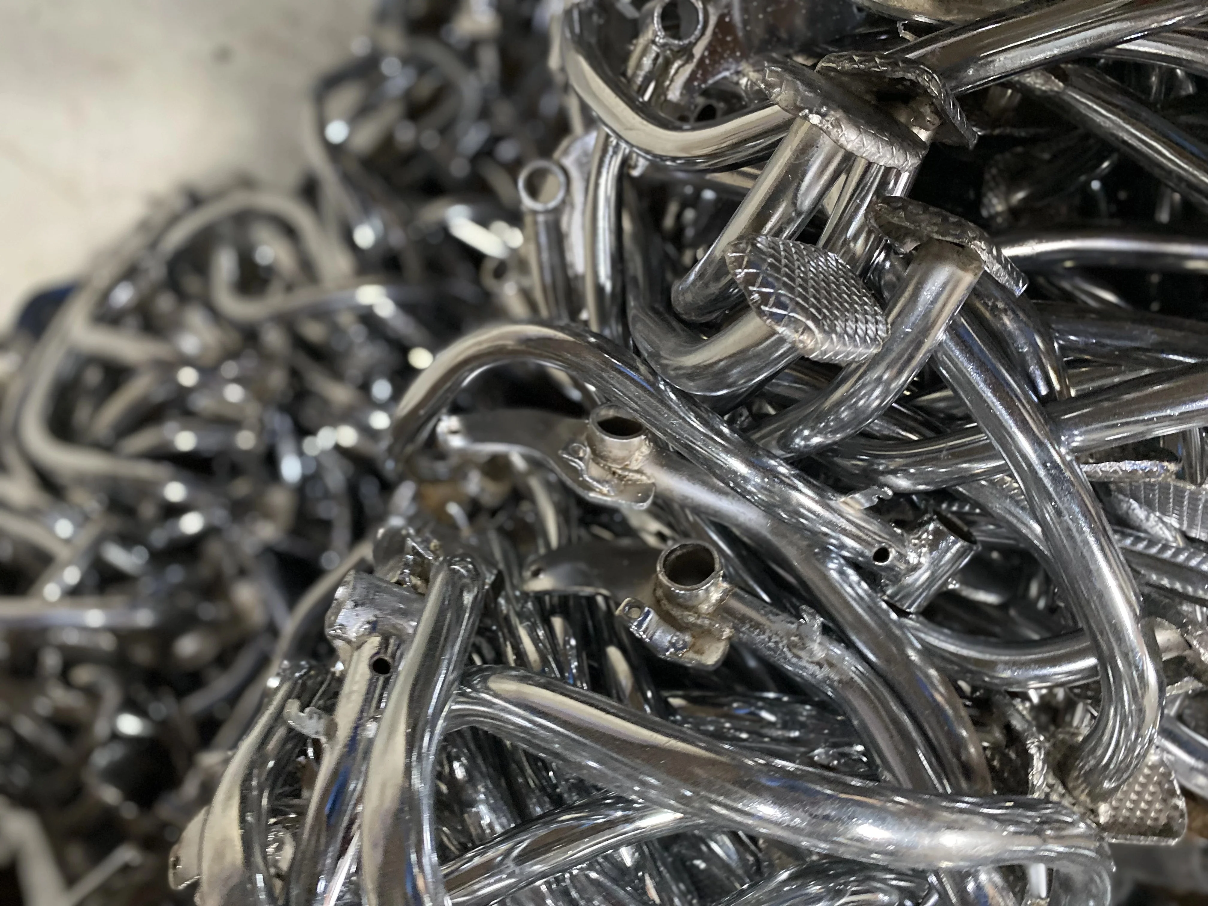 Produsen Sparepart Custom Surabaya: Solusi Suku Cadang Logam Presisi & Cepat